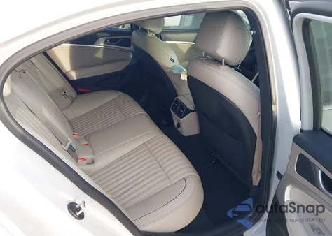 2022 Genesis G70 2.0T Rwd z USA, uszkodzony, nr VIN KMTG34TA2NU103679